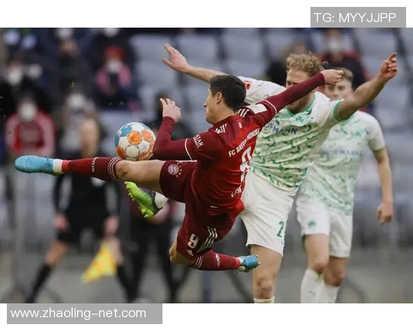 莱万再创辉煌带领球队勇夺冠军展现超级前锋风采 莱万再创辉煌带领球队勇夺冠军展现超级前锋风采