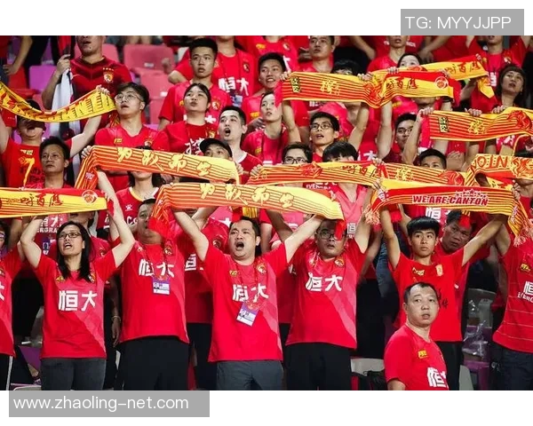 恒大球迷与香港球迷的激情对决与情感交融探讨